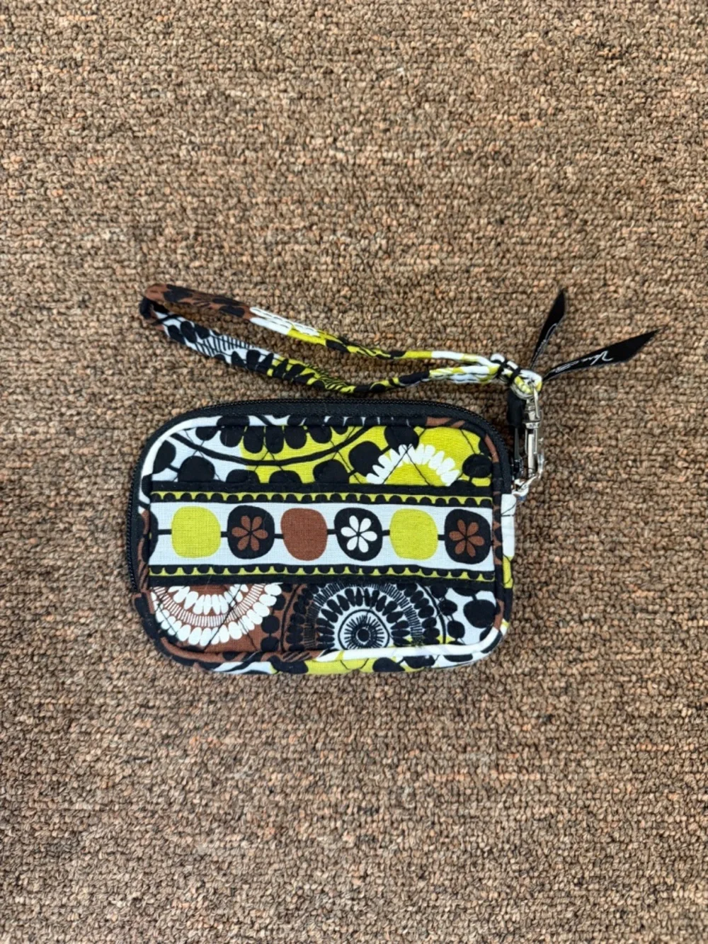 Vera Bradley Cocoa Moss Wristlet Wallet Retired Quilted Cotton